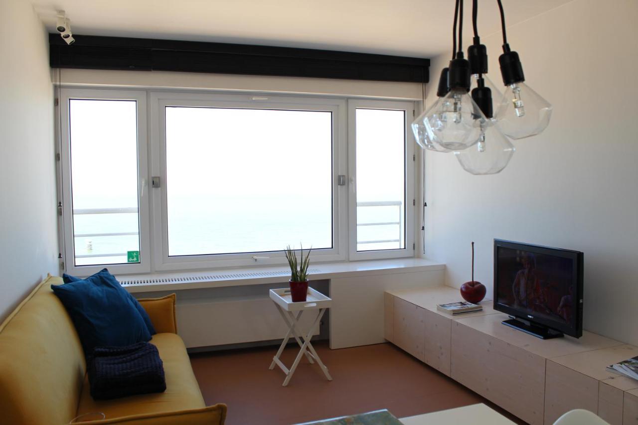 Compleet Appartement met Frontaal Zeezicht Oostende Buitenkant foto