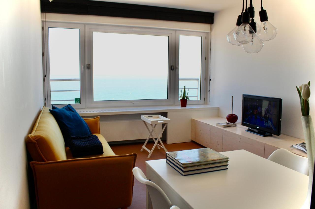 Compleet Appartement met Frontaal Zeezicht Oostende Buitenkant foto