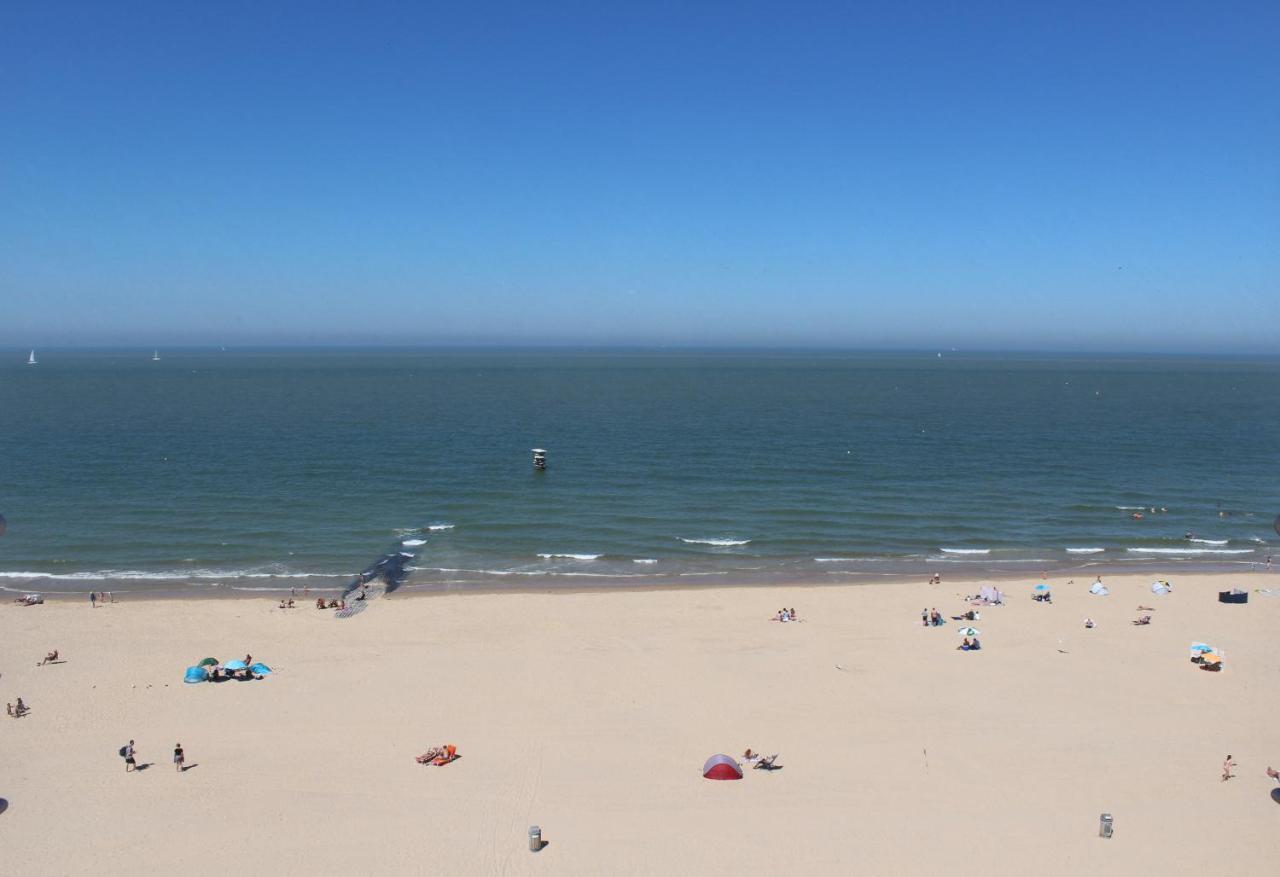 Compleet Appartement met Frontaal Zeezicht Oostende Buitenkant foto