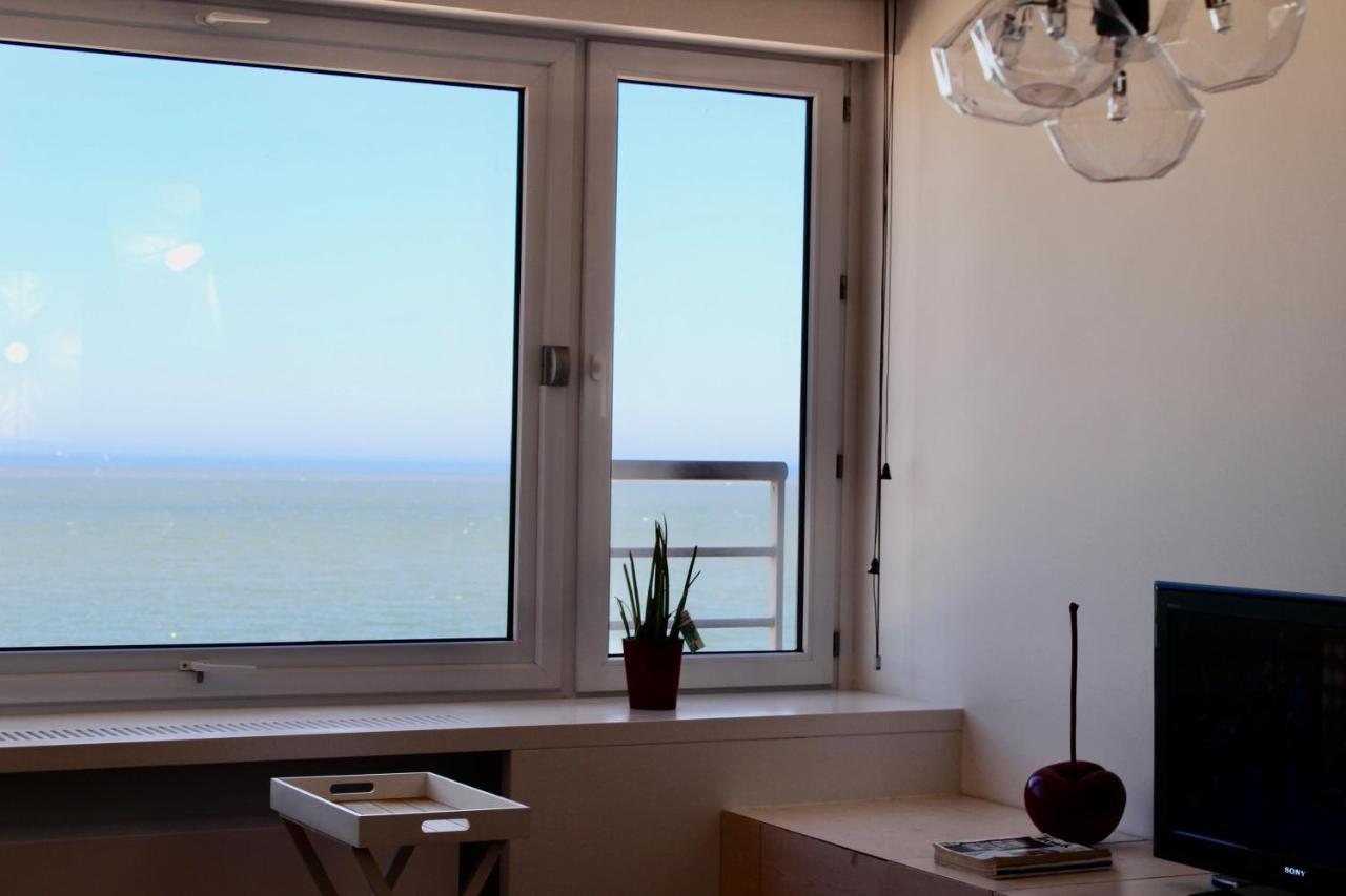 Compleet Appartement met Frontaal Zeezicht Oostende Buitenkant foto