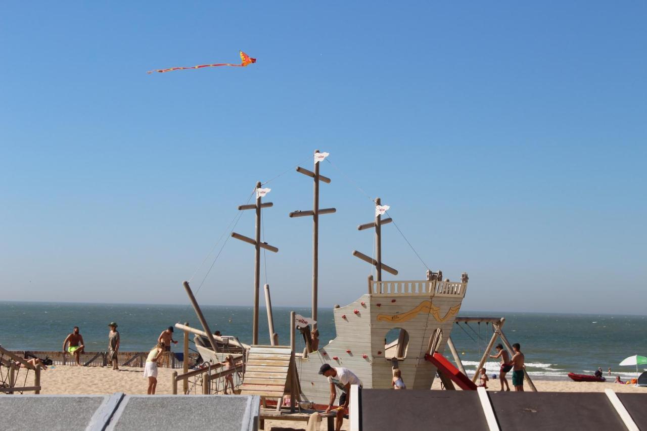 Compleet Appartement met Frontaal Zeezicht Oostende Buitenkant foto