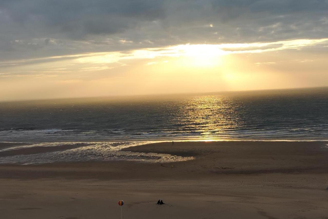 Compleet Appartement met Frontaal Zeezicht Oostende Buitenkant foto